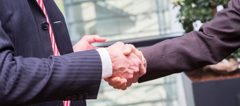 GmbH-Kauf: Share Deal und Asset Deal - 3 Gestaltungen für den Käufer