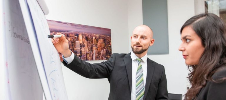 Philipp Kossack erläutert - Die Einheits-GmbH & Co. KG: Struktur, Vorteile & Besonderheiten