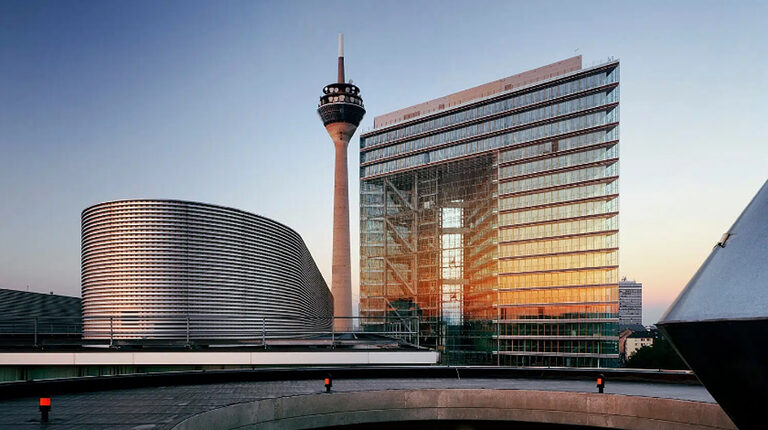 Dreischeibenhaus-Duesseldorf-1-e1726134133792